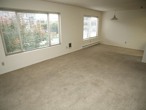 4th image of 12550 Greenwood Ave N #201