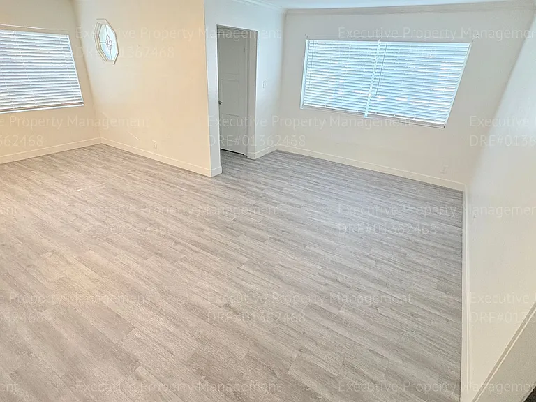 2238 Lindora St — Photo 34