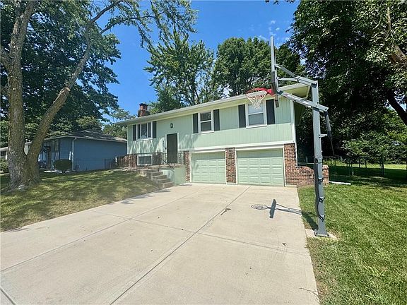 3rd image of 600 SW 35th Ter