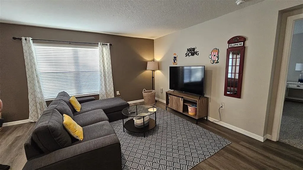 4 bed, 2.0 bath, 1717 sqft, $2,250 — Photo 4