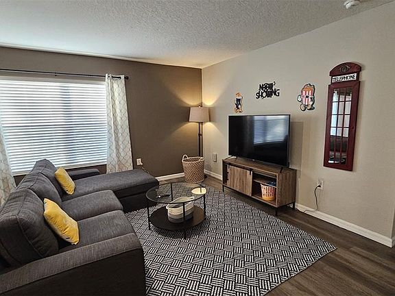 4th image of 308 Lake Lucerne Way