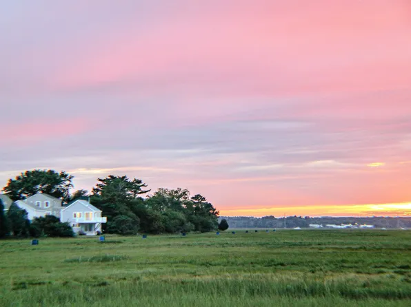 16 Bruce Street, Hampton, NH 03842