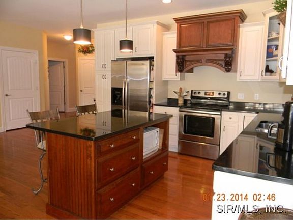 3rd image of 467 E Lake Dr