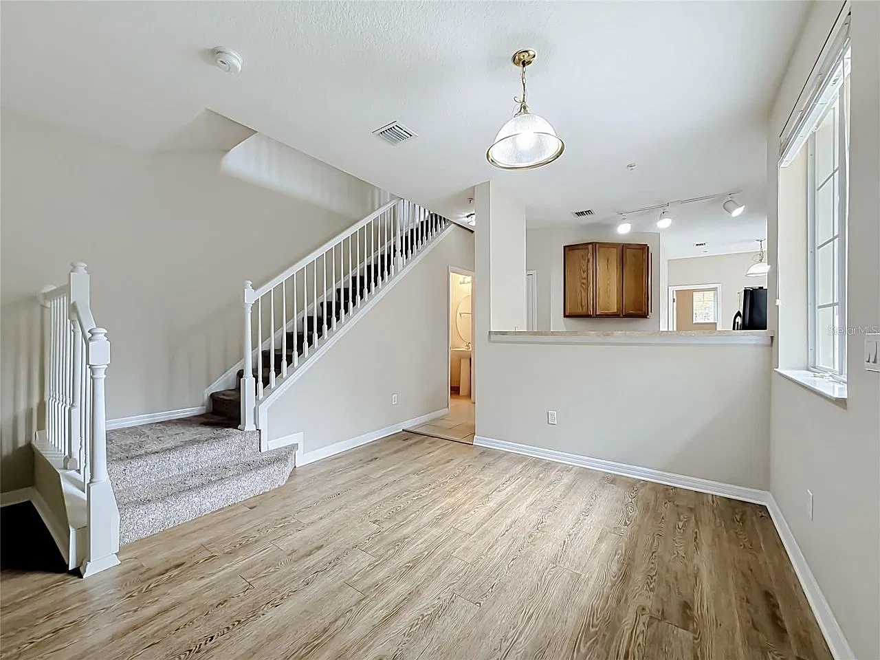 Large 3/2.5/1 with loft, new paint and carpet — Photo 4