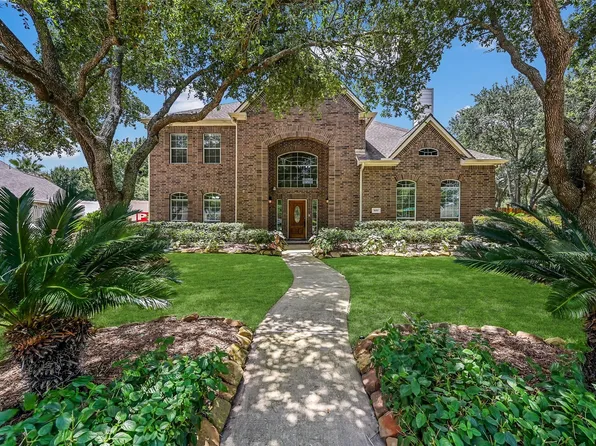 800 W Lake Cir, Friendswood, TX 77546