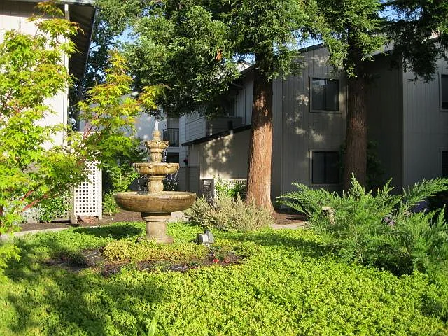212 Brookdale Dr — Photo 9