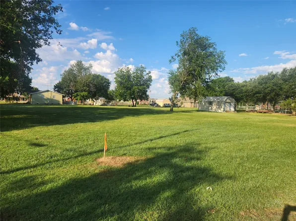 E Glenwood St, Mabank, TX 75147