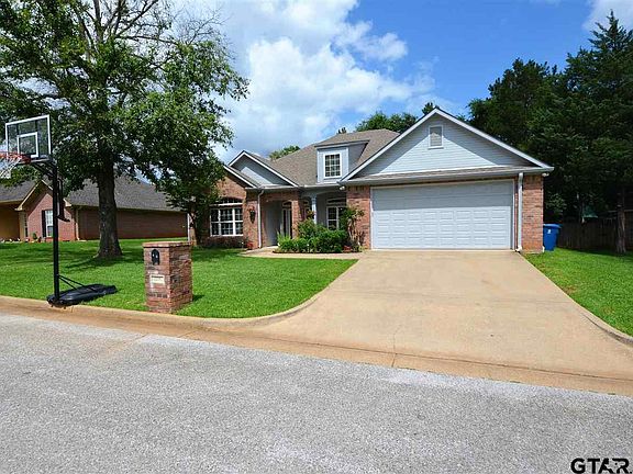 3rd image of 806 Keble Ln
