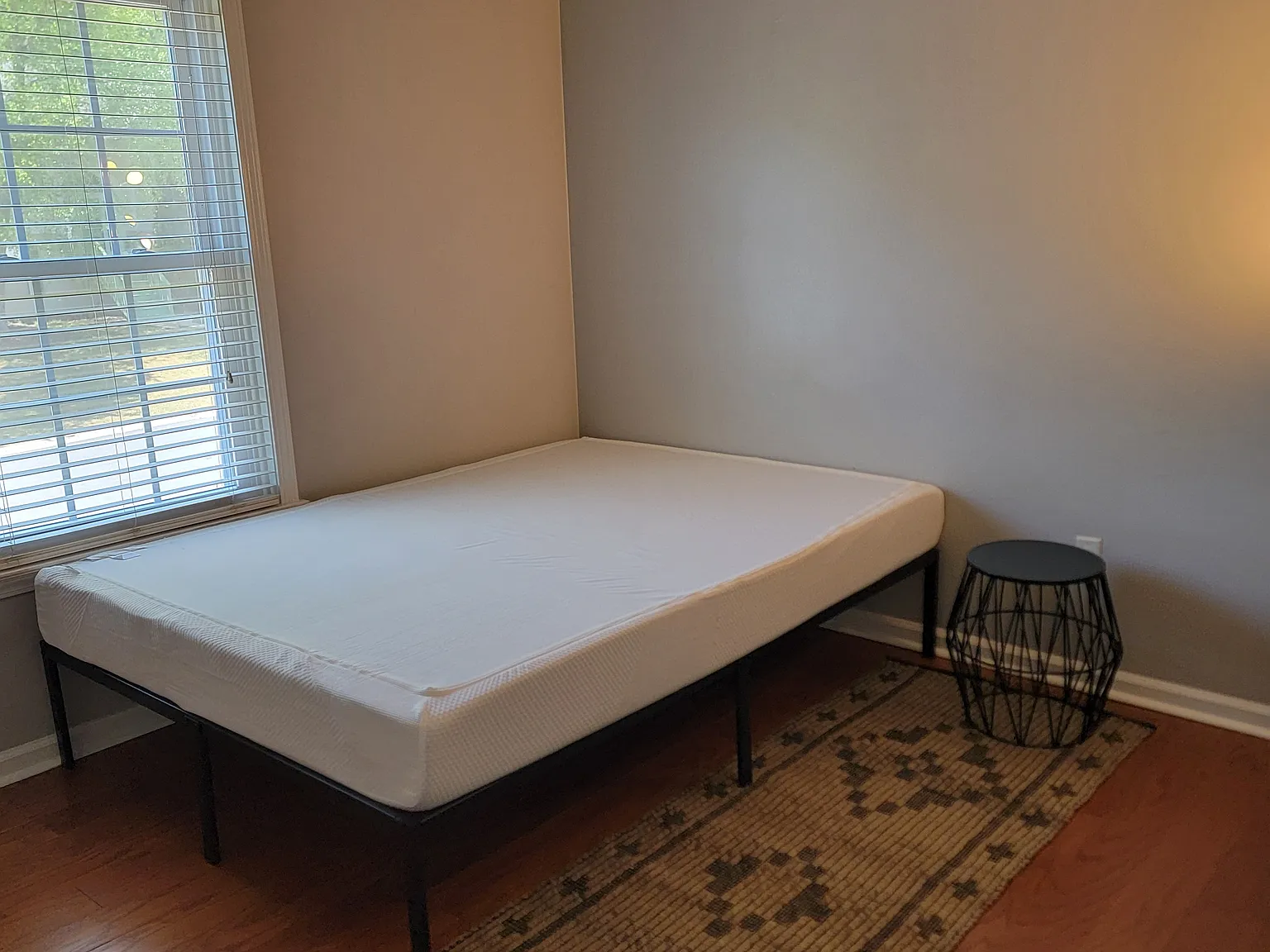 4 bed, 1800 sqft, $800 — Photo 2