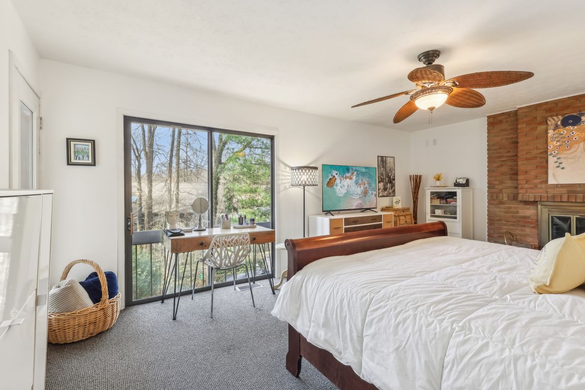 Fairington Ln-018.jpg