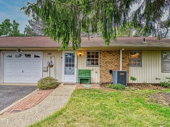 10C Yorkshire Court, Manchester, NJ 08759