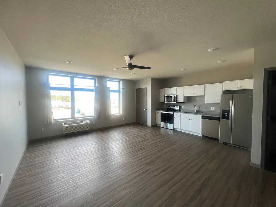 507 N Riverfront Dr