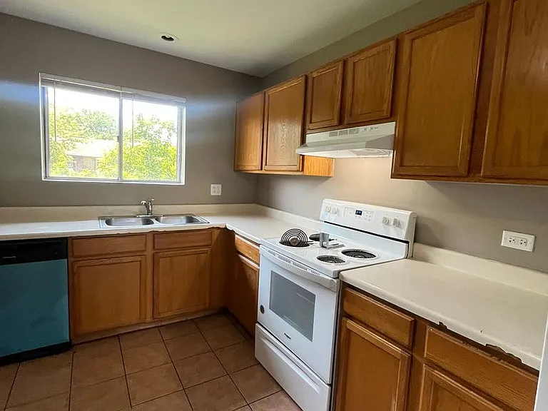 2252 W Nichols Rd — Photo 9