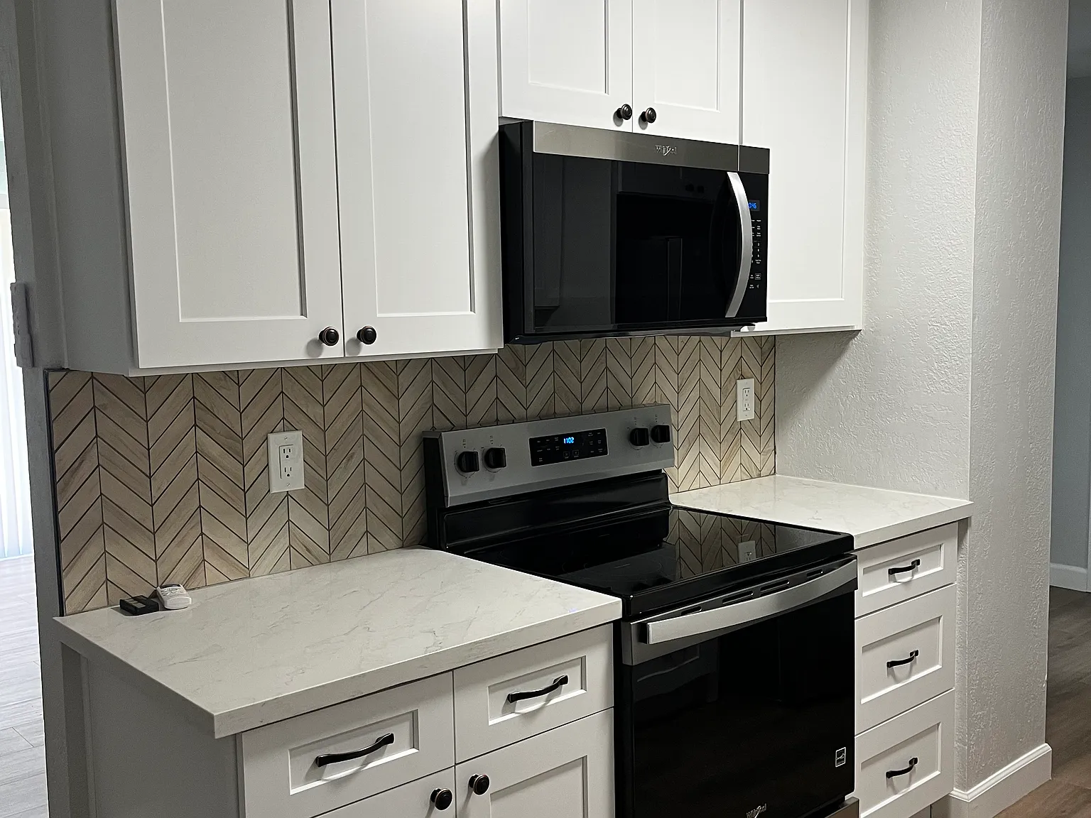 2 bed, 870 sqft, $2,400 — Photo 4