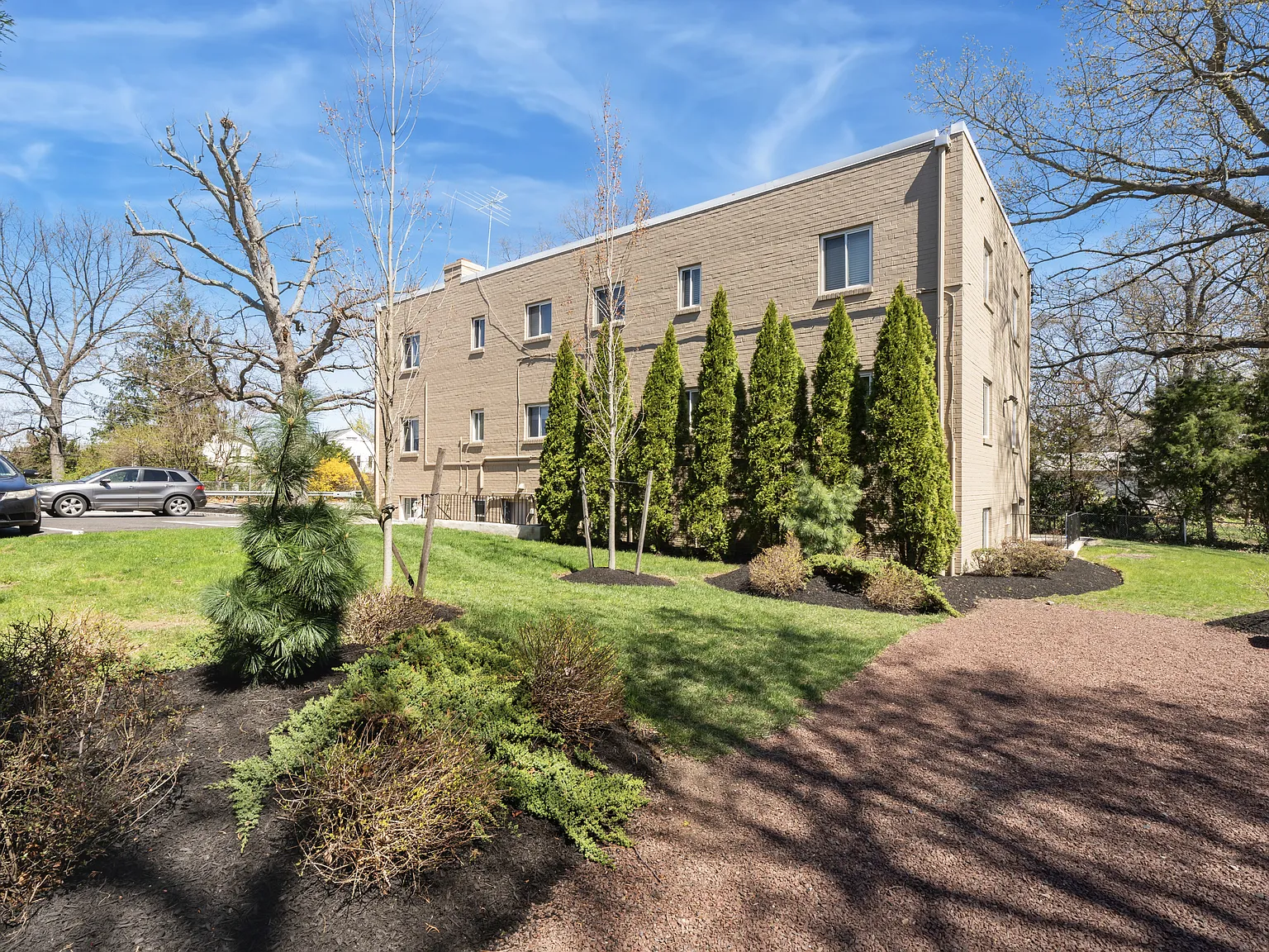 Overlook Hills Apartments — Photo 4