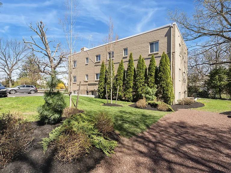 Overlook Hills Apartments — Photo 4