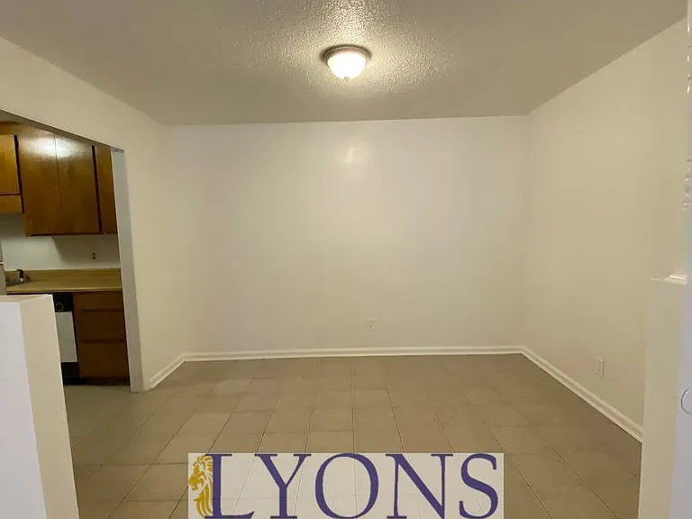 1026 S Gordon Ave — Photo 3