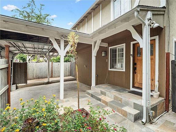 2nd image of 1118 N Beverly Glen Blvd