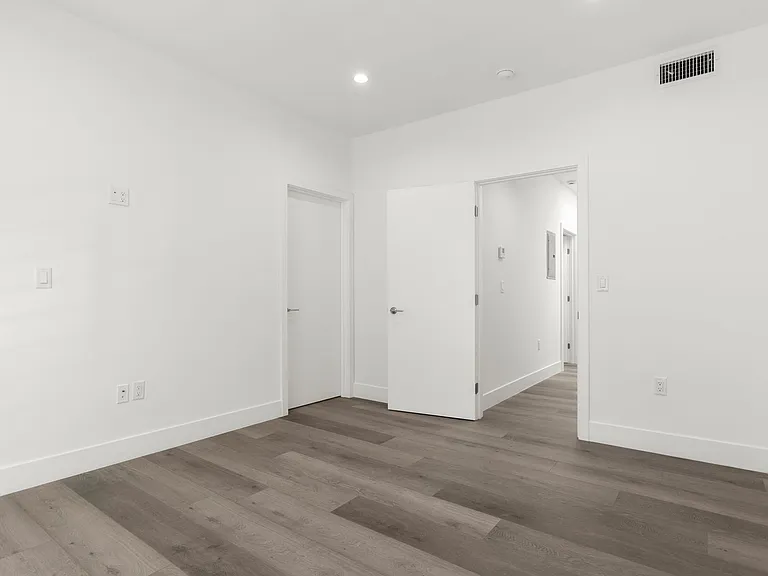 1034 N Oxford Ave — Photo 27