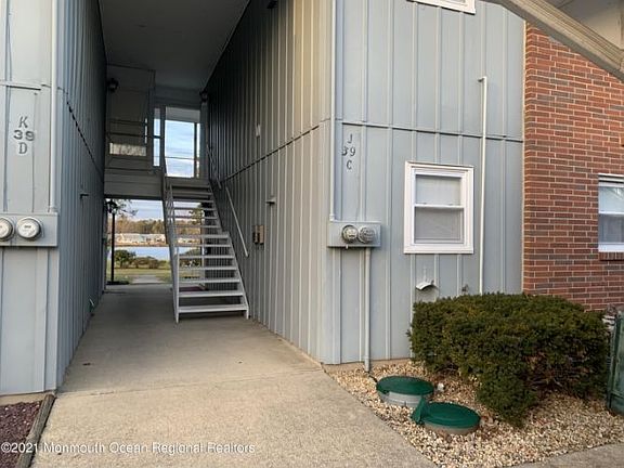 3rd image of 39C Cambridge Ct #1003