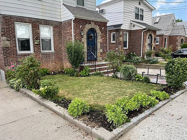 1st image of 87 Woodlawn Ave