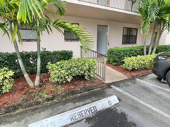 5th image of 10442 Sunrise Lakes Boulevard #104