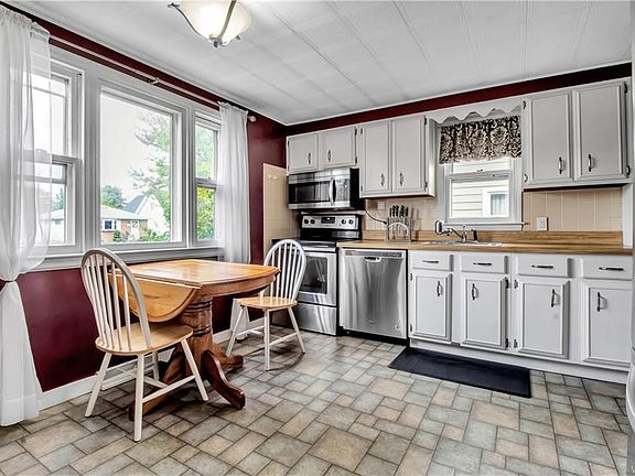 4th image of 48 Waverly Ave