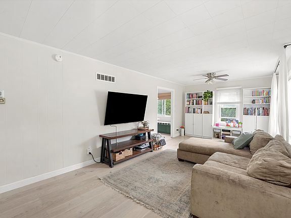 5th image of 9868 145th St