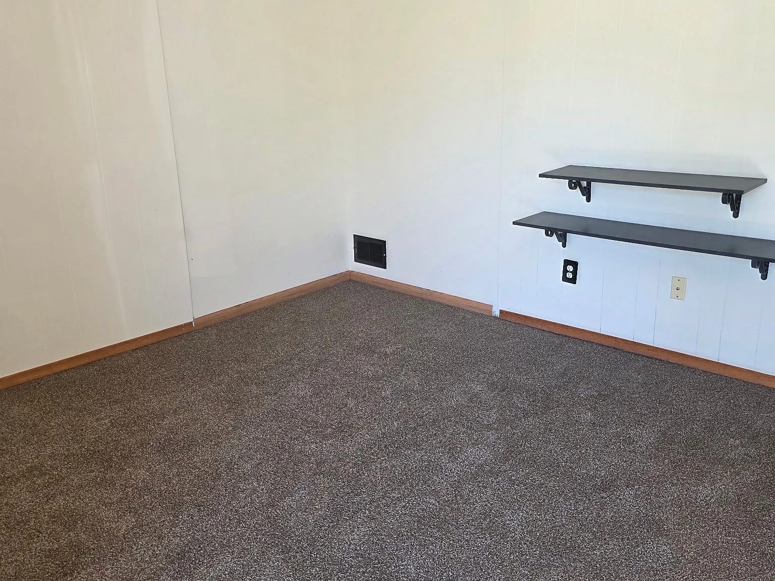 3 bed, 960 sqft, $1,450 — Photo 2