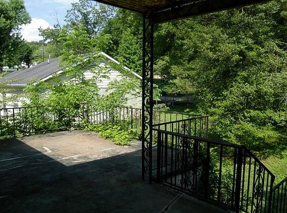 3rd image of 4718 Curtis Cir