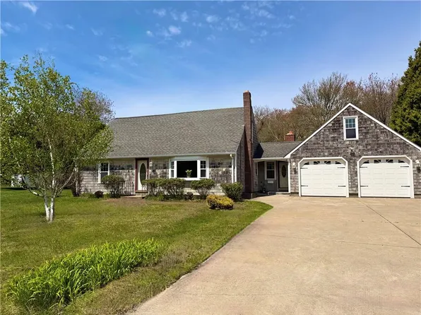 6 Lakewood Dr, Narragansett, RI 02882