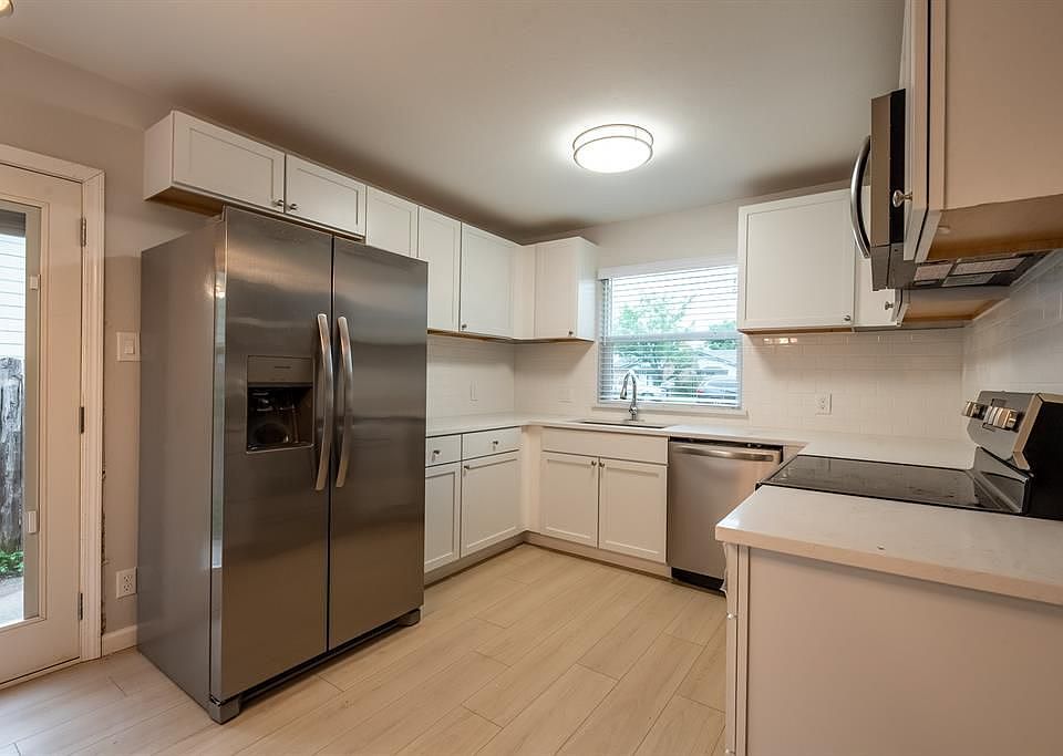 1st image of 8708 Pineridge Dr #B