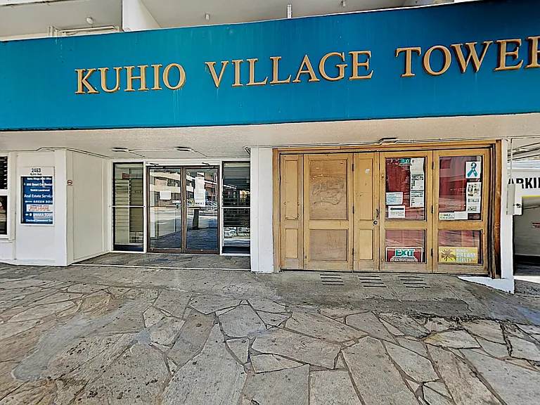 Kuhio Ave — Photo 14