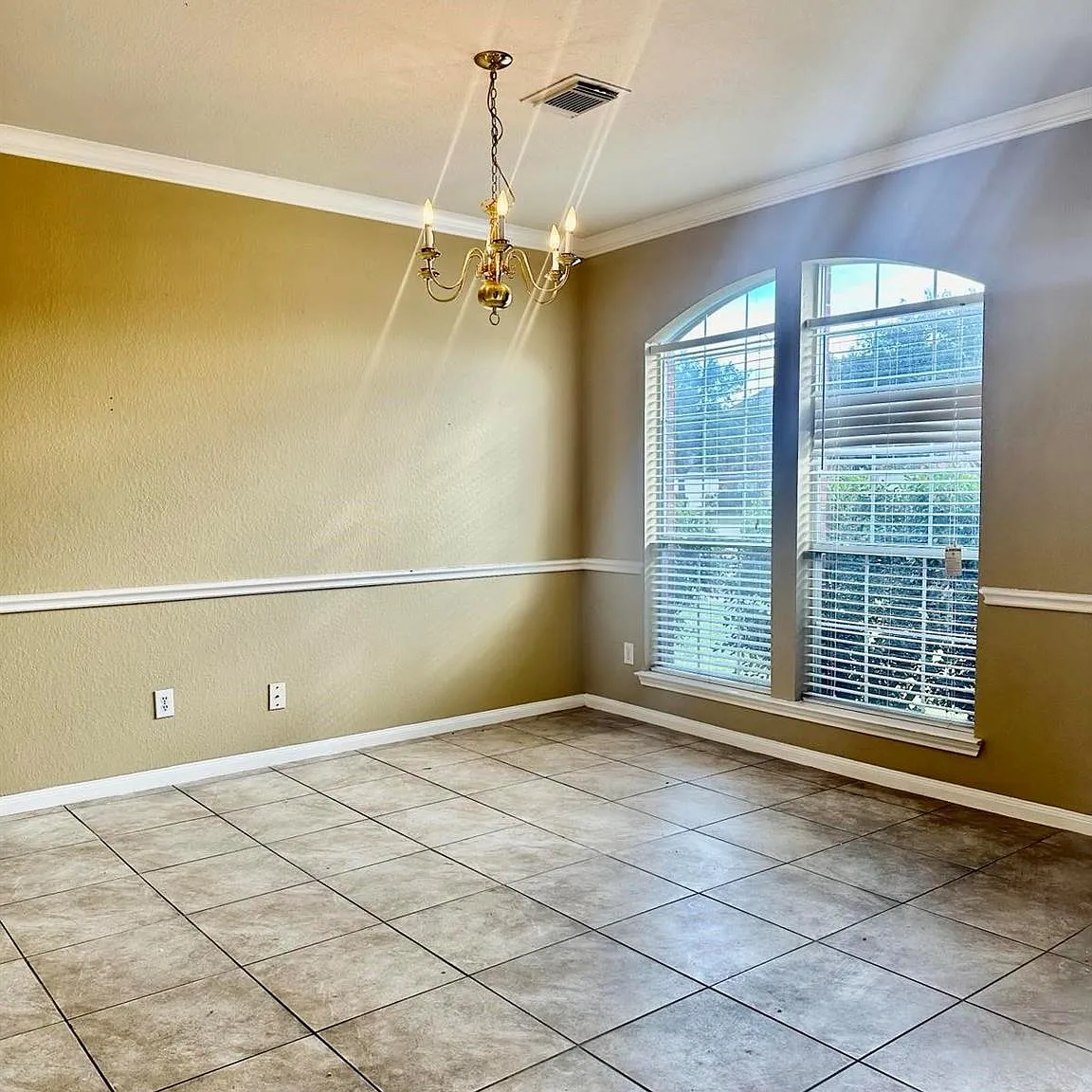 5 bed, 3.0 bath, 3120 sqft, $2,545 — Photo 4