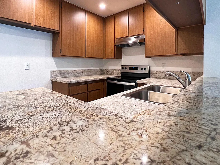 134 S Western Ave #20 — Photo 1