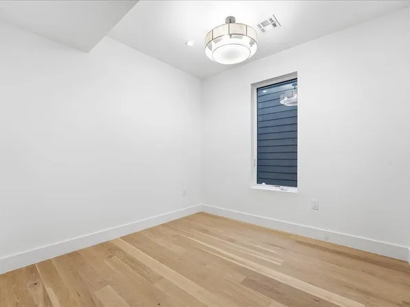 105 Laidlaw Avenue image 10 of 23