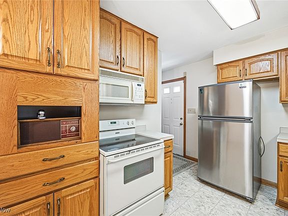 5th image of 591 Breetz Dr