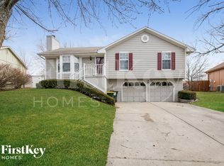 1529 NE Auburn Dr, Lees Summit, MO 64086