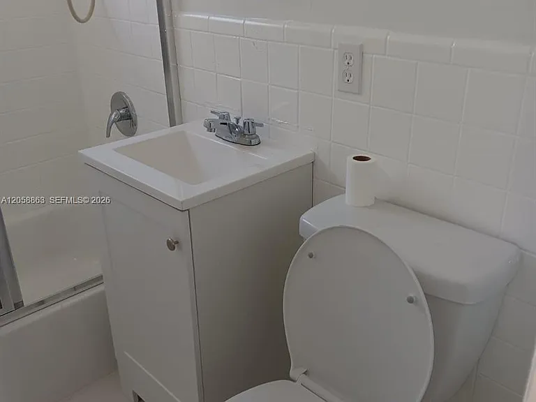 107 SW 18th Ct #12 — Photo 5