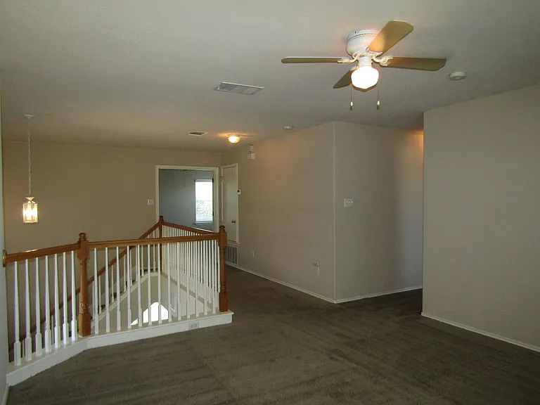 593 Cullen Blvd — Photo 13