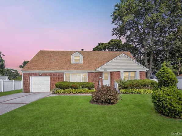 336 Princeton Street, Westbury, NY 11590