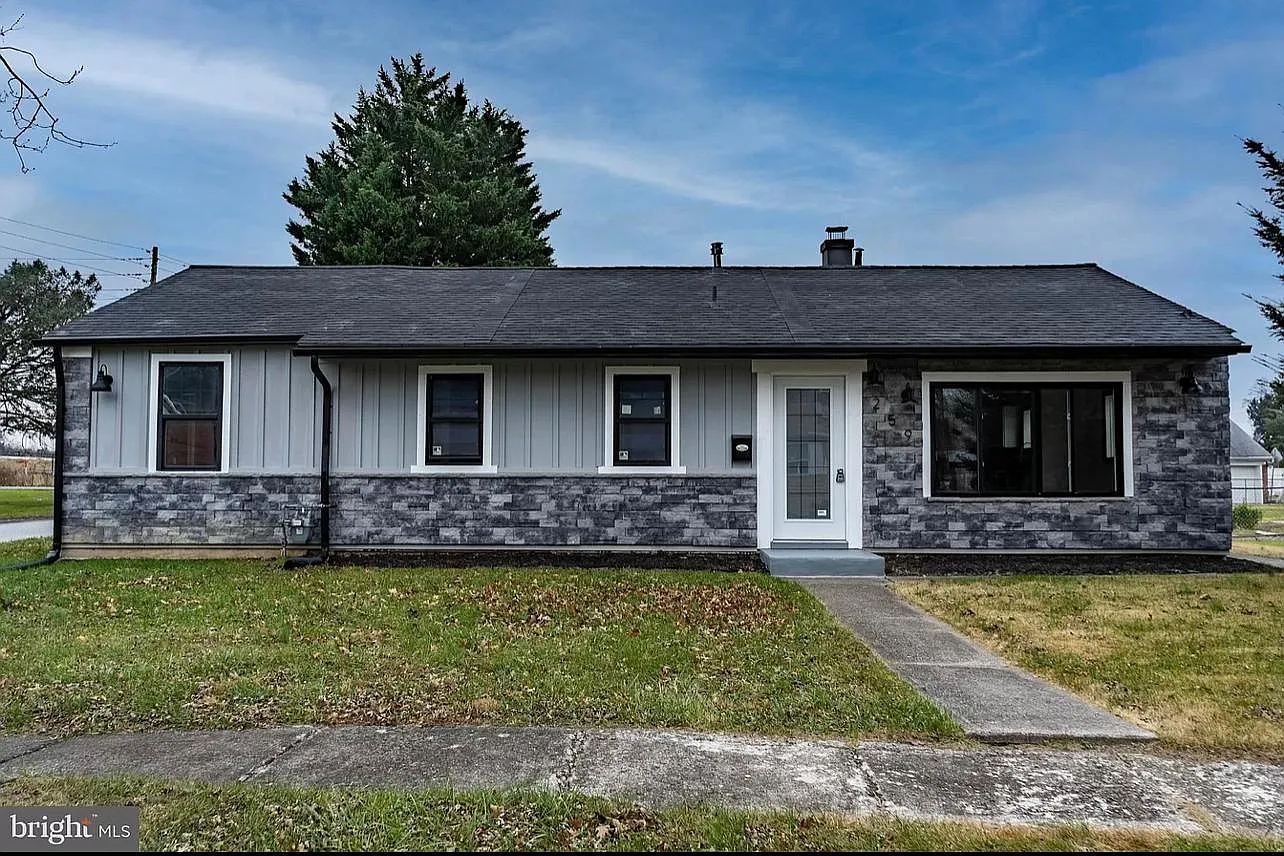 3 bed, 1357 sqft, $2,250 — Photo 1