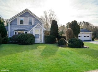 422 High St, Rochester, MA 02770