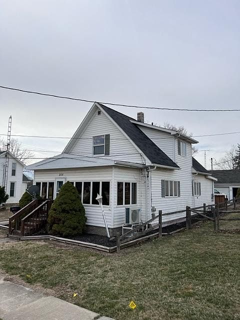 1st image of 208 S Perry St