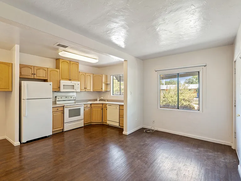 1218-1222 S Farmer Ave #A102 — Photo 5