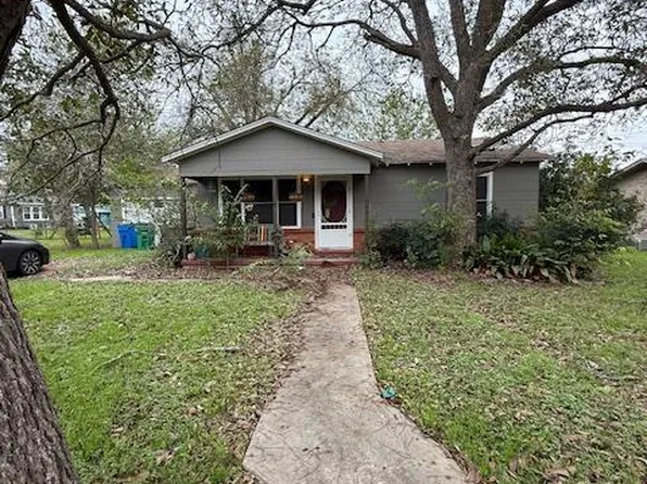 1026 Victoria St, Taylor, TX 76574