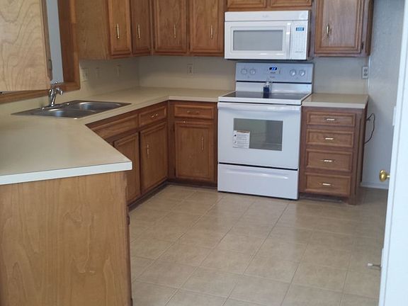 5th image of 109 N Elkhart Ave