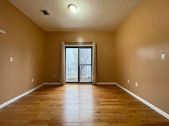 5th image of 248 Duncan Ave #2E