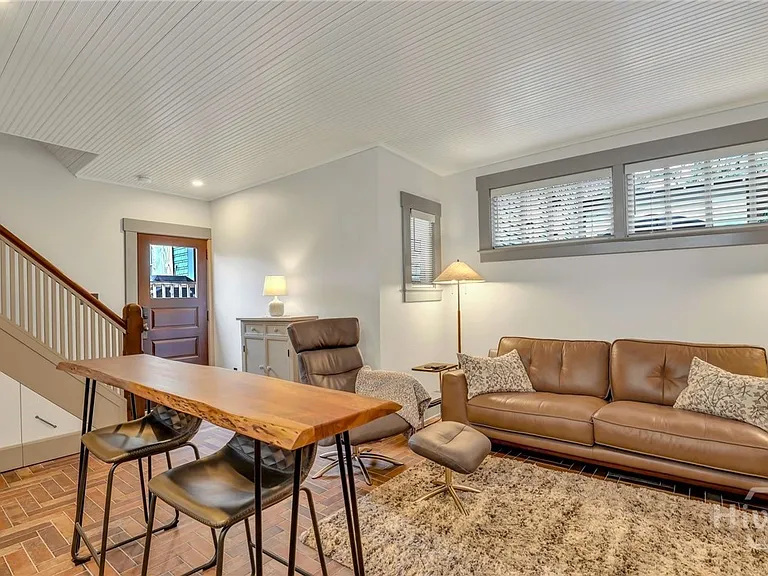 410 1/2 E Victory Dr #CARRIAGE HOUSE — Photo 8