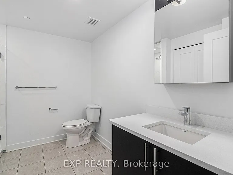 180 George St #1301 — Photo 16